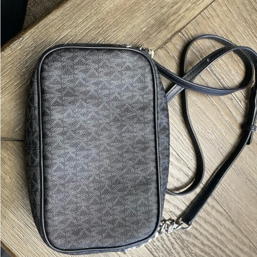 Michael Kors Black Jet Set Bag - Picture 3 of 6